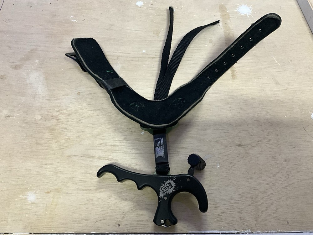 B3 Archery Exit Hunter Release Aid Three Finger Thumb Button with Wrist Strap