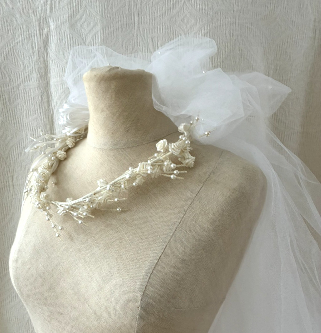 Vintage 1980s White Faux Pearls Roses Beaded Multi-Tier White Bridal Veil 39"