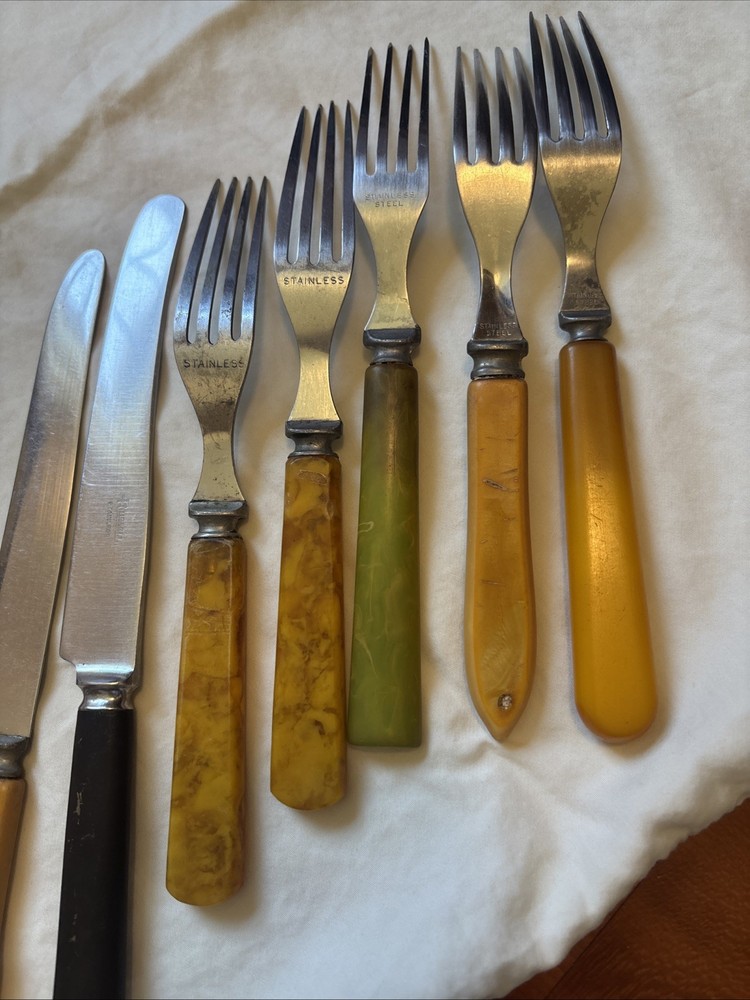 Assorted Vintage Bakelite Cutlery
