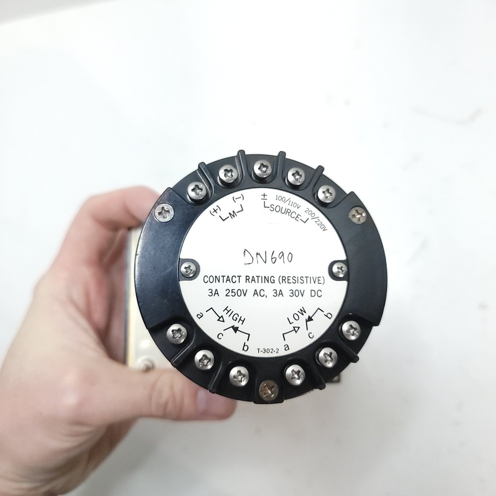 Tsuruga NRC-100HL 0-40VDC Voltmeter