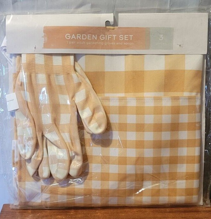 Gingham Garden Glove & Apron Gift Set