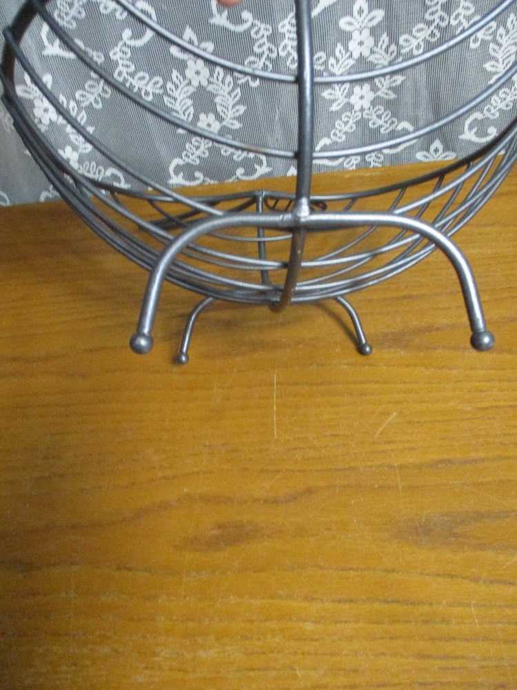 Heavy Metal Wire Apple-Shaped Fruit Basket