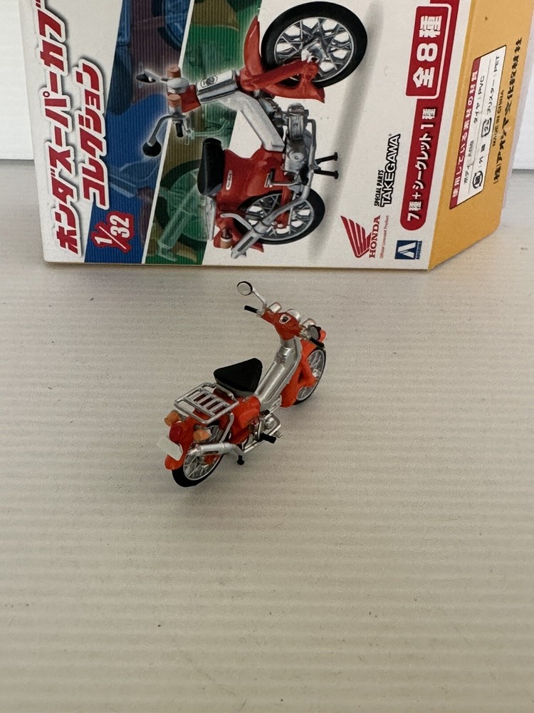 AOSHIMA HONDA CUB PLASTIC MODEL 1/32 SCALE.