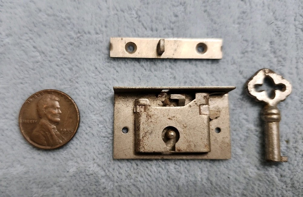 Eagle Chest Lock  Silver Tiny
