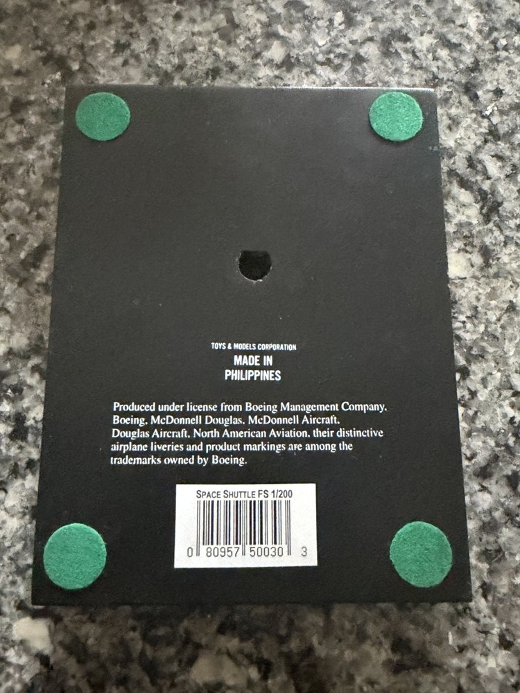 Executive Series NASA Space Shuttle (Discovery) Orbiter Full Stack 1/200 Scale