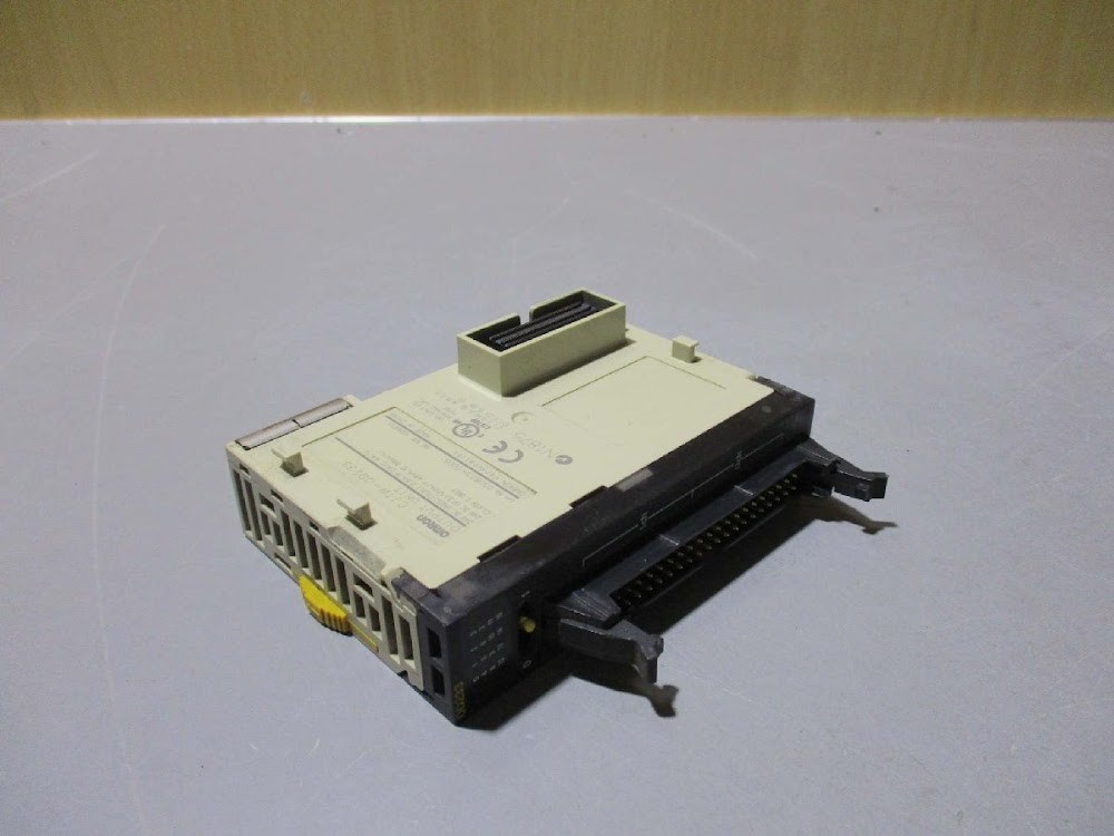 OMRON CJ1W-OD233 PLC Output Unit USED