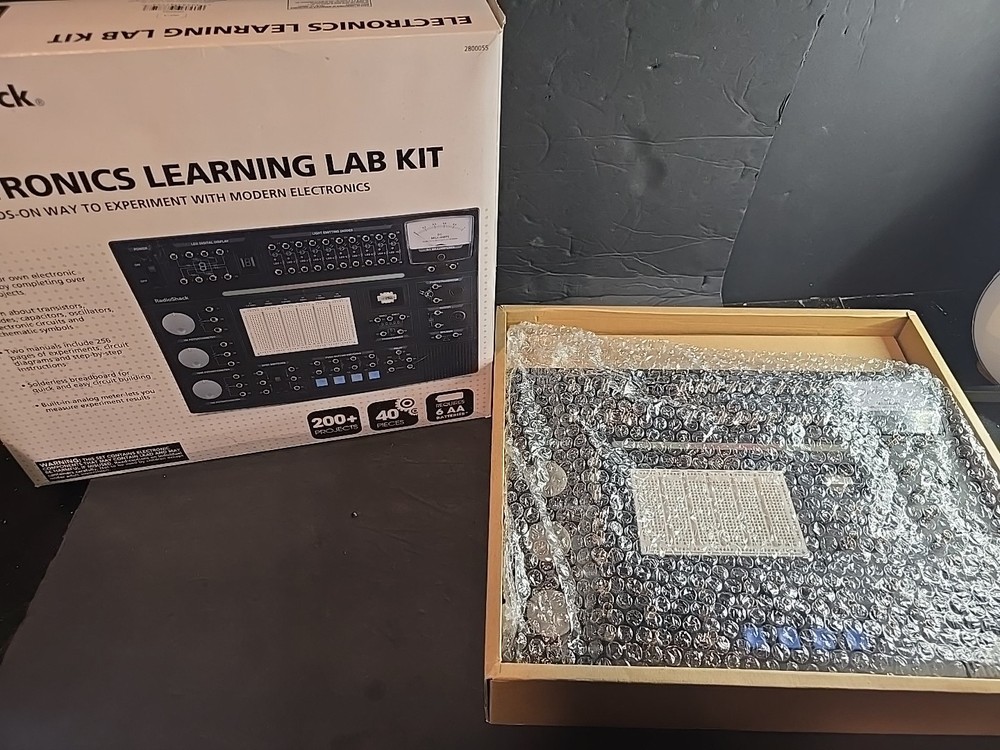 Radio Shack Electronics Learning Lab Kit Model #2800055. New Unused