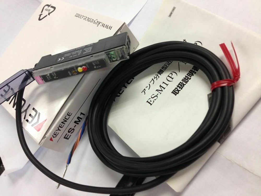 KEYENCE ES-M1 Sensor Amplifier New