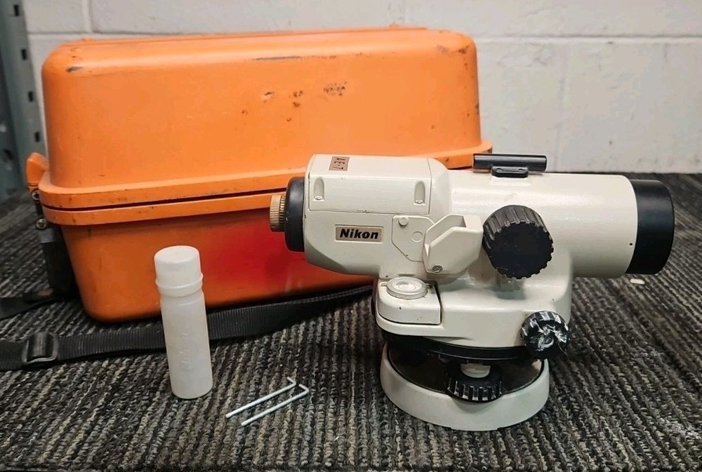 Nikon AE-7 30X Automatic Level with Case