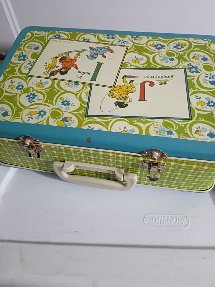 Moda Vintage Tin Alphabet Lunchbox