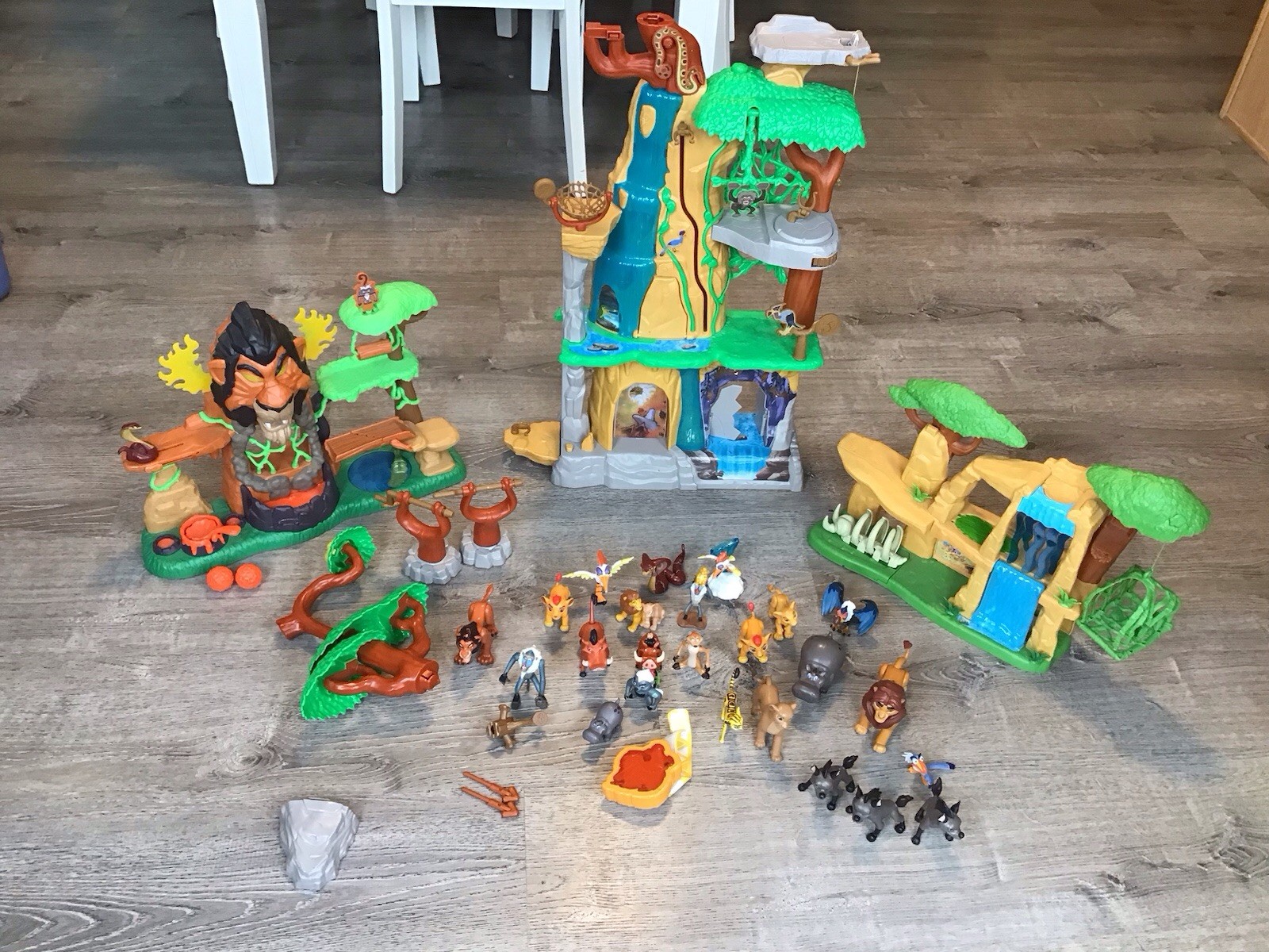 Disney Lion King Lion Guard Training Lair / Defend The Land / Rise Of Scar LOT