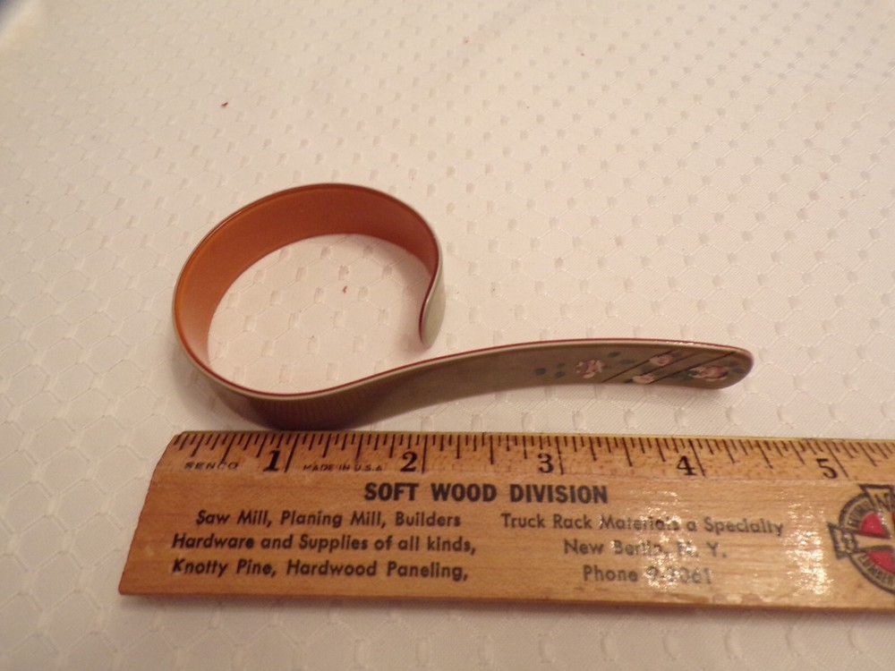 VTG Bakelite Table Cloth Holders