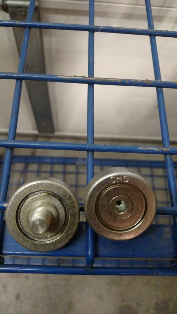 CHG - B30-1210 -Threaded Roller