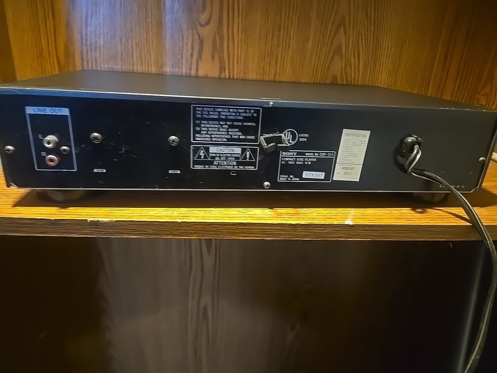 Sony CDP-211 5-Disc Compact Disc Player - No Remote, Fully Functional