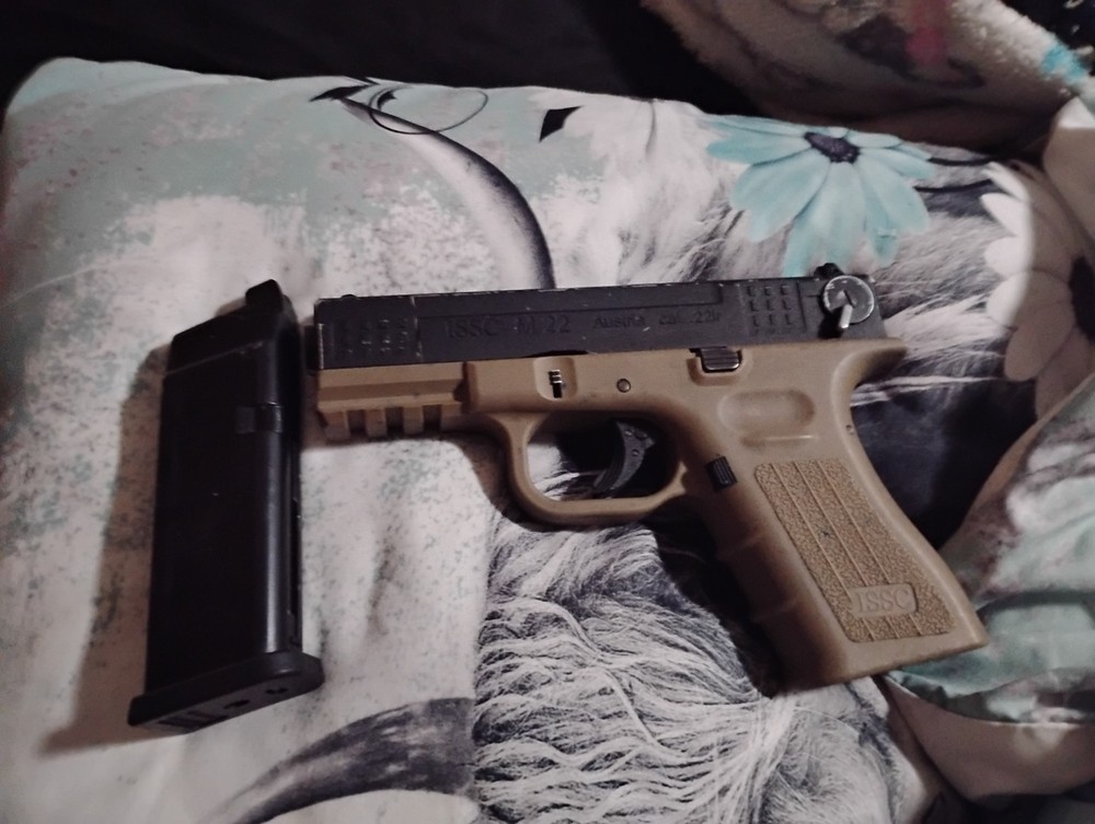 ISSC m22 airsoft pistol