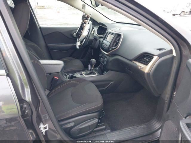 CHEROKEE 2016 Glove Box 4992949