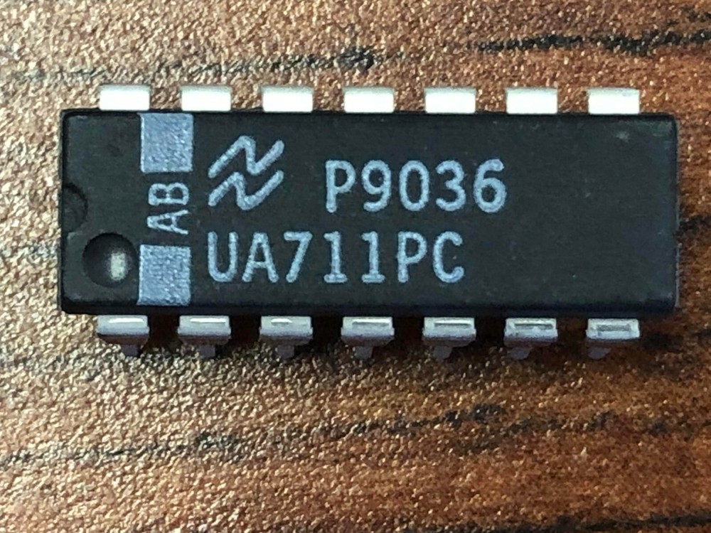 National Semiconductor UA 711 PC