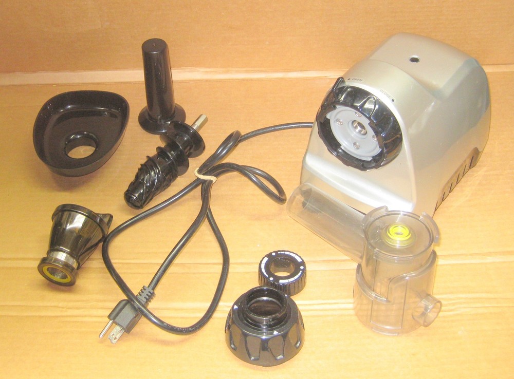 OMEGA CNC80S 200W Slow Speed Juicer - Silver - Missing some accessories TESTED