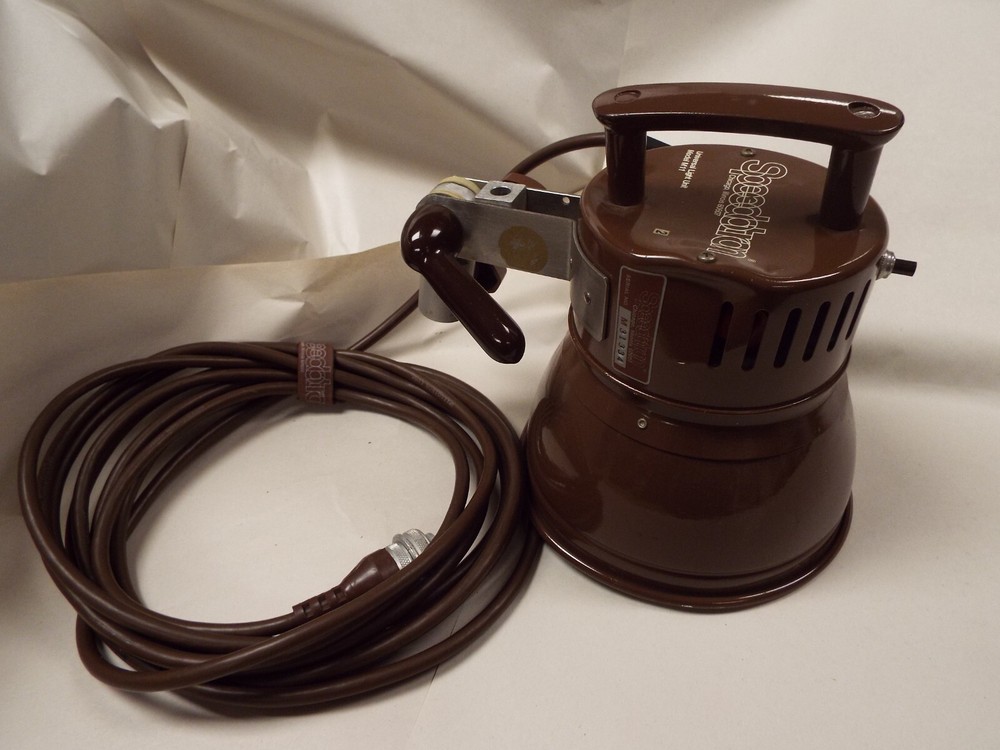 Speedotron Universal Strobe Light Unit Model M11 Reflector 7"  Bulb  Untested #2