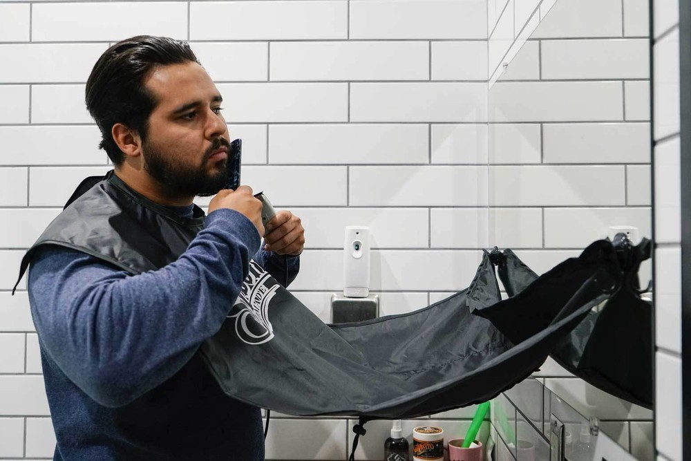 Suavecito Grooming Beard Cape Black or White