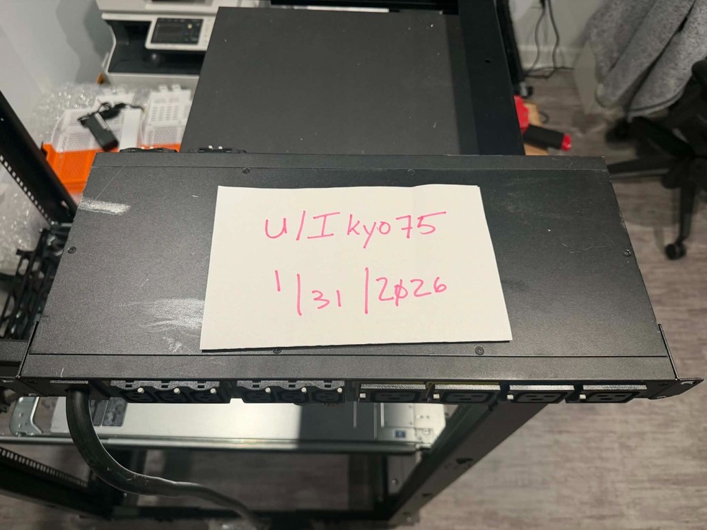 Used Eaton ePDU Metered EMIT06-10 PDU