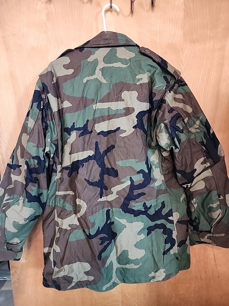 MILITARY ISSUE COLD WEATHER FIELD COAT in CAMOUFLAGE PATTERN~Medium Regular~ EUC
