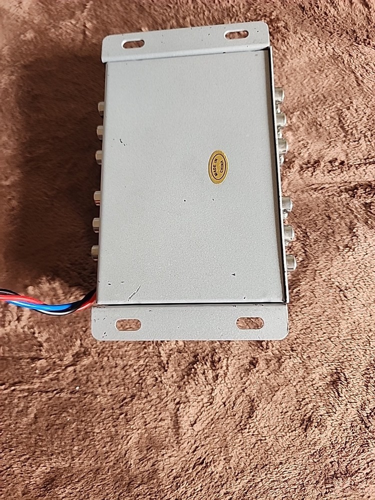 Audiopipe, Split -3003. MULTI AUDIO AMPLIFIER SPLITTER.