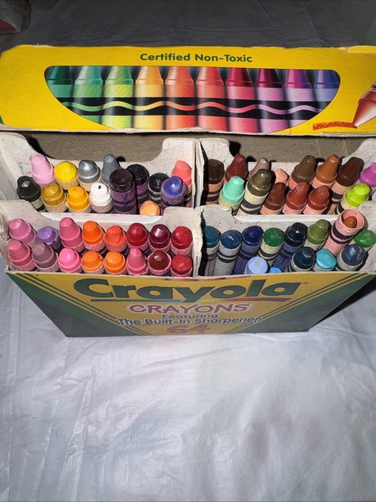 Crayola 64 Pack Crayons Box Built-In Sharpener 1997 Binney & Smith(9)