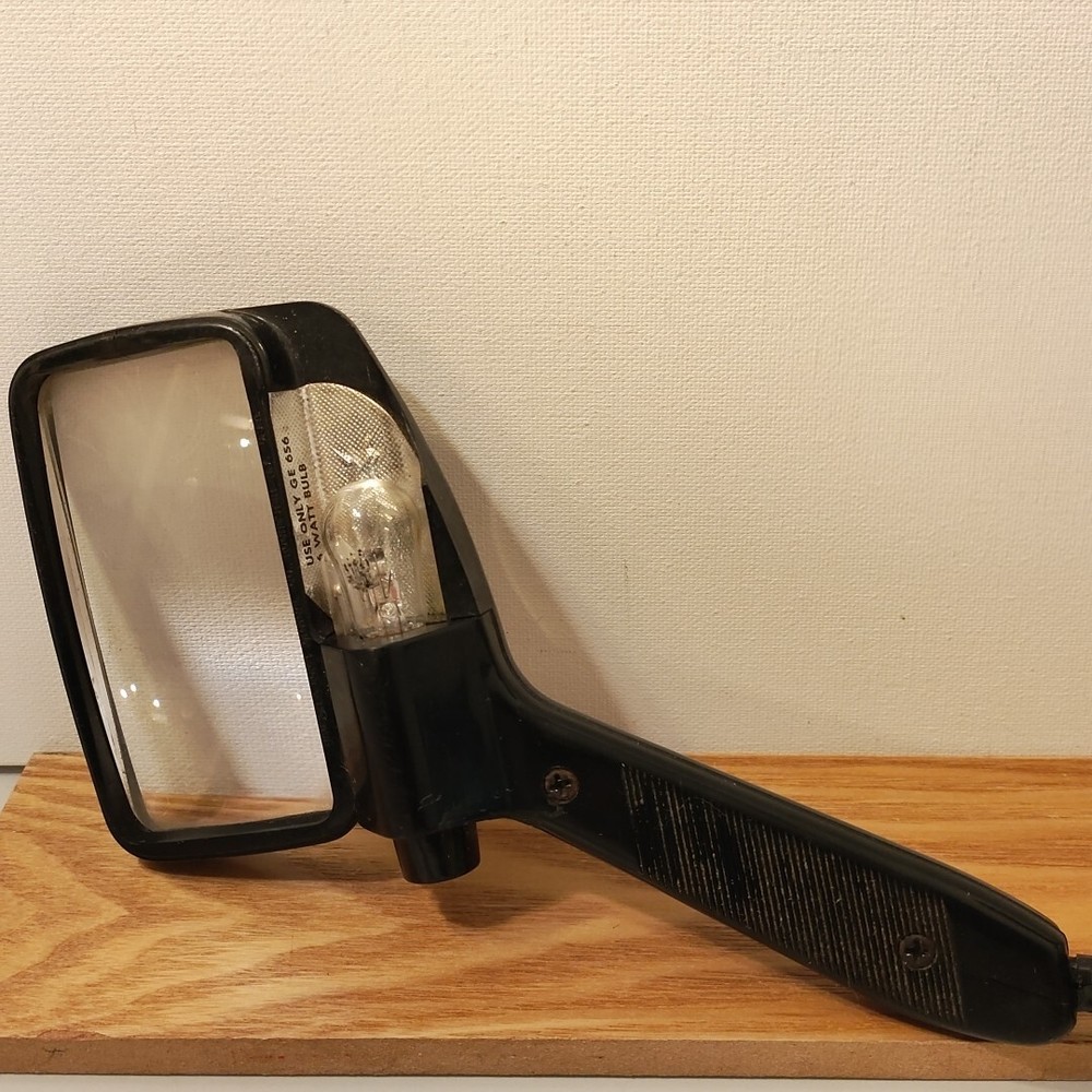 BAUSCH & LOMB Optical Lighted Magnifier Glass Rectangular Reader Hand Held