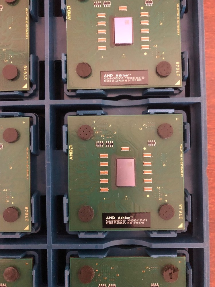 AMD Athlon XP 2600+ 2.08 GHz (AXDA2600DKV3D) Processor