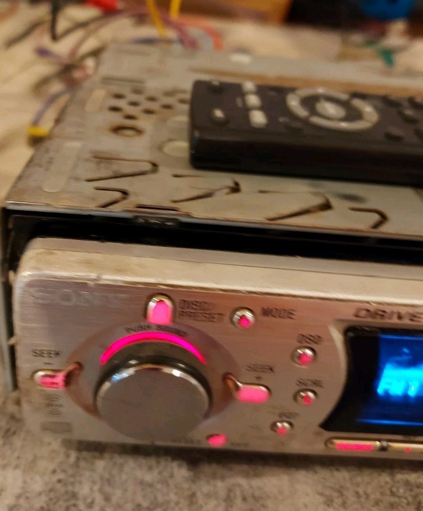 sony cdx f7003. Mp3 3 PRE OUT