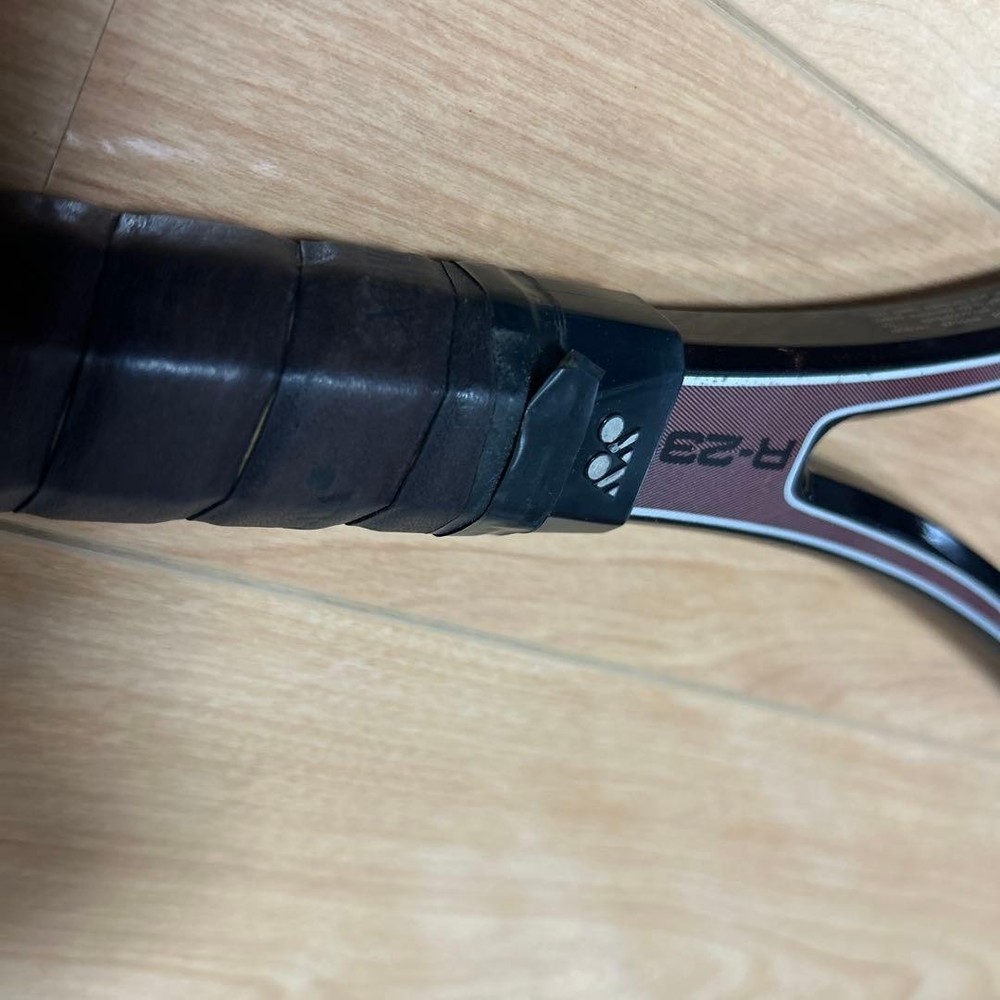 Yonex tennis racket with coer