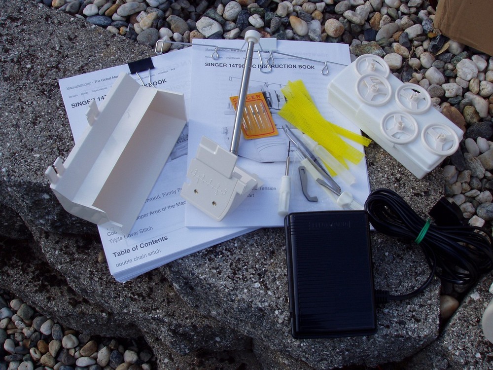 SINGER QUANTUM LOCK 14T967DC 5-THREAD OVERLOACK SERGER SEWING MACHINE EXCELLENT