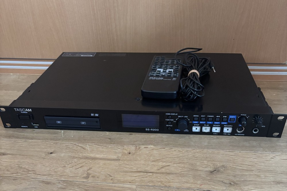 TASCAM SS-R200 Solid State Stereo Audio Recorder w/ RC-SS2 Remote