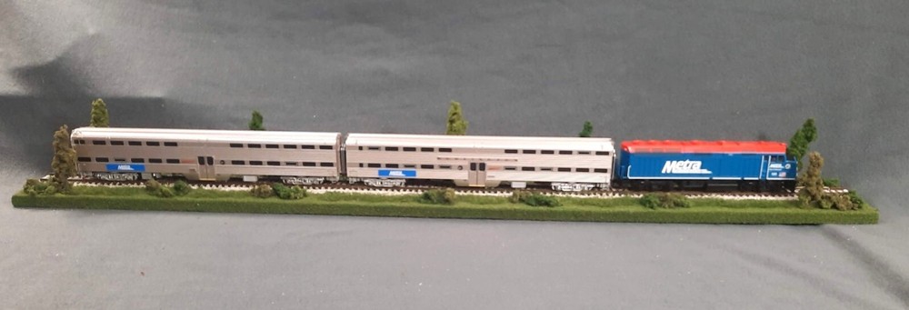 HO SCALE 36" SINGLE TRACK DIORAMA TRAIN DISPLAY -"SUMMER SCENE"