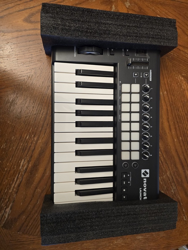Novation Launchkey Mini MK2 25-Key Midi Keyboard Controller USB