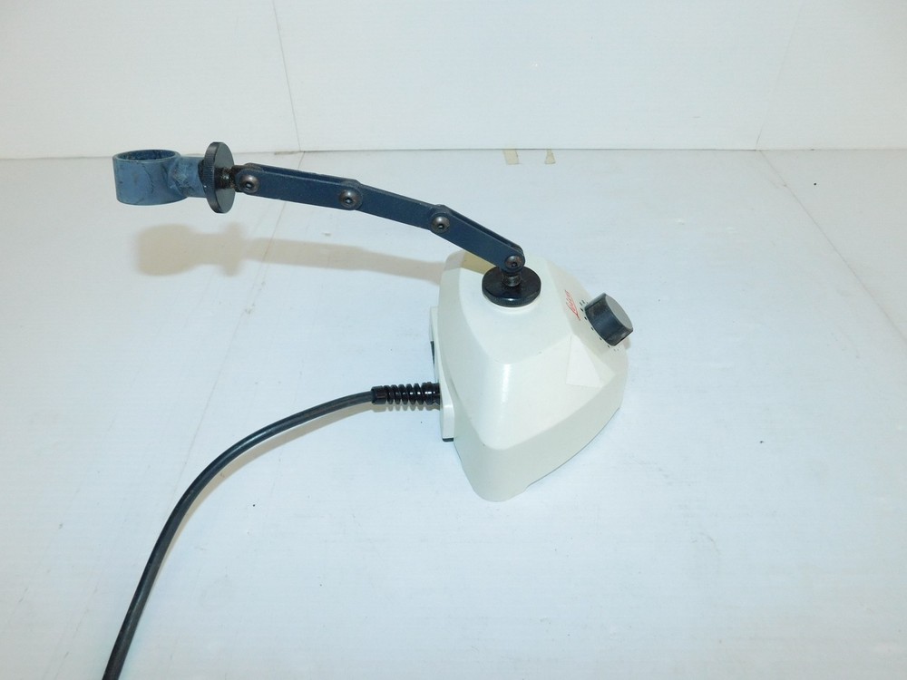 LEICA MODEL 13410311 ILLUMINATOR (PQY86)