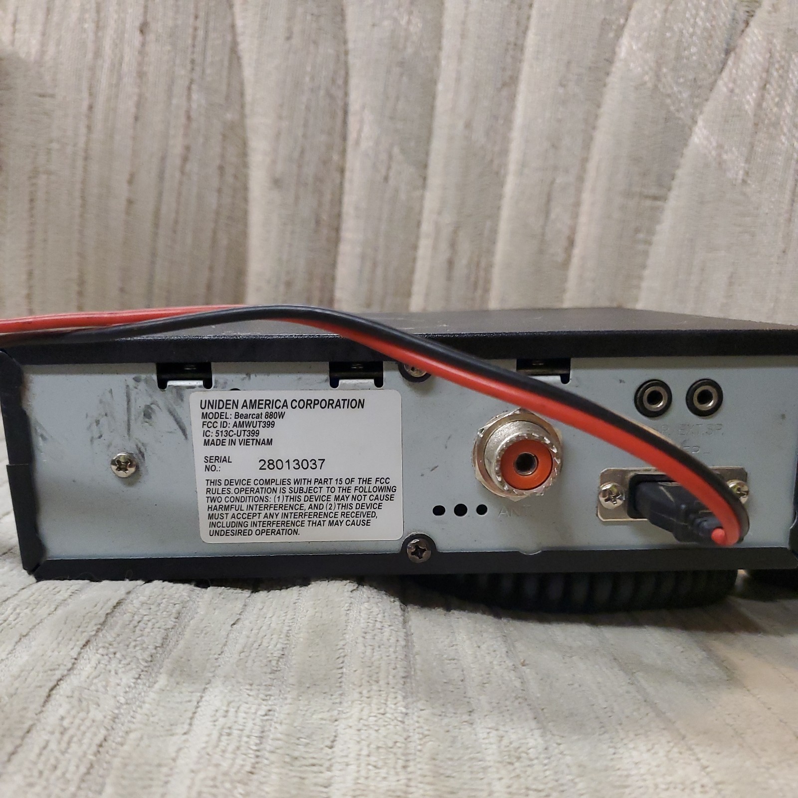 Uniden Bearcat 880 CB Radio With Microphone and Power Cord