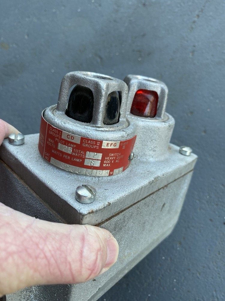 Crouse Hinds Indicating Light 125 Volts Hazardous