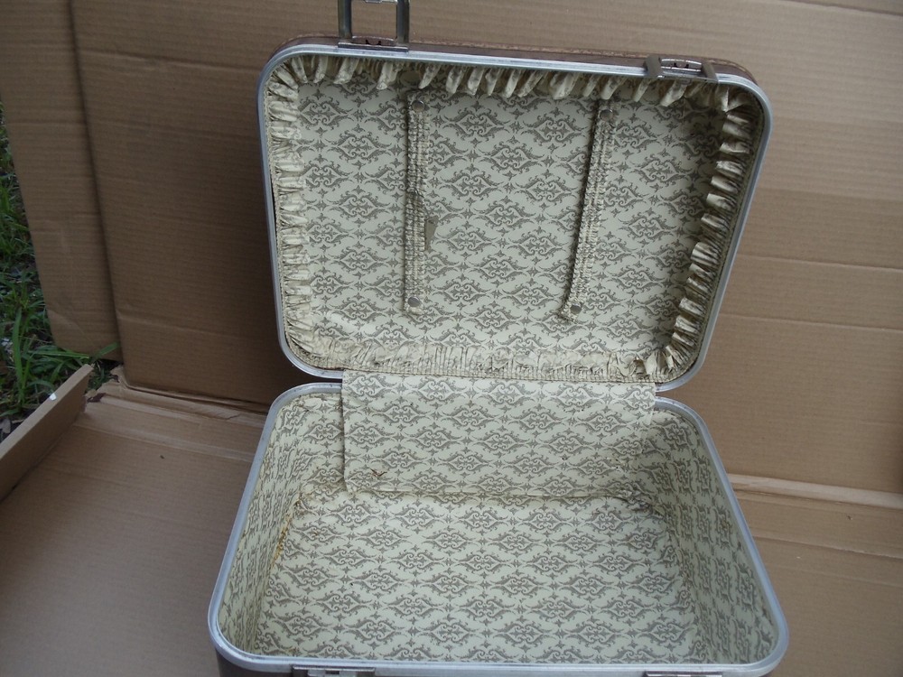 Nelco Sewing Machine 522F/ 526 Part - Carrying Case (some rust, some bruises)