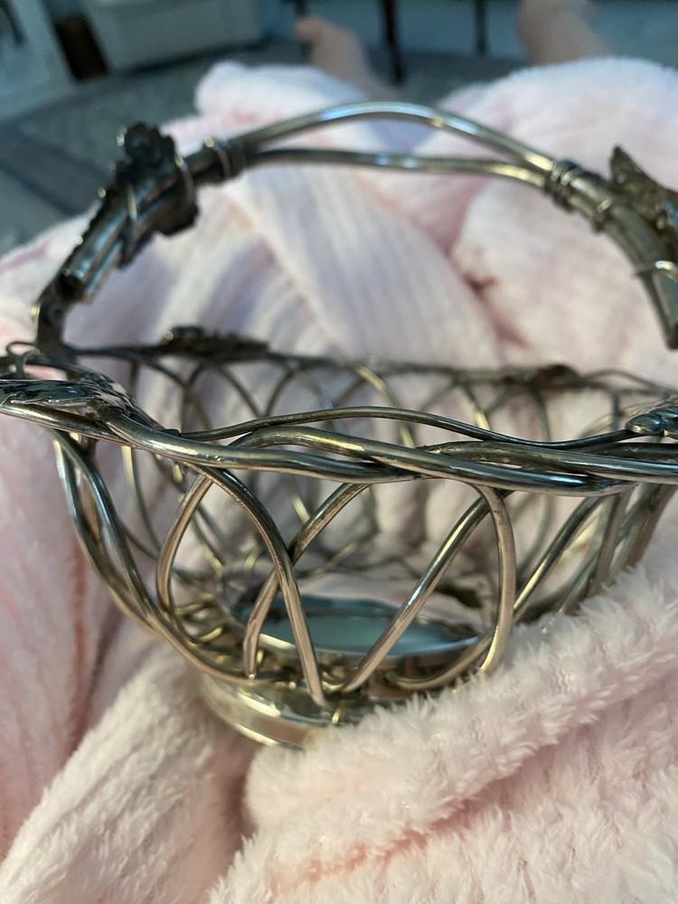 Vintage Godinger Silver Art Silverplate basket Scalloped Wire Handle Grape Fruit