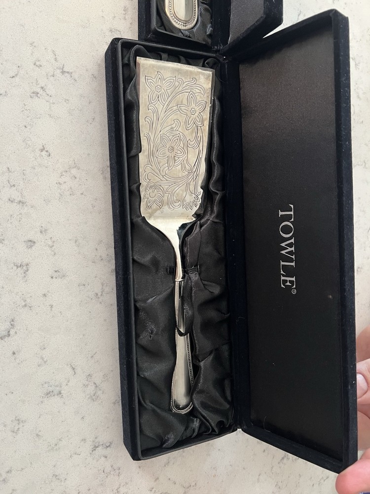 Towle knife and server set