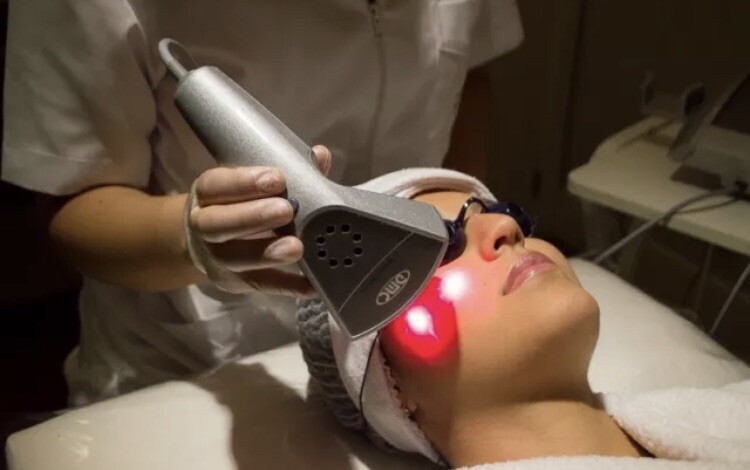 Therapeutic device for body and face