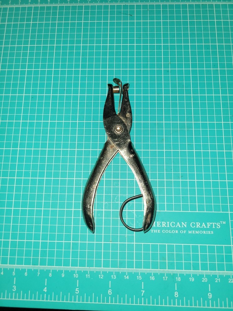 McGill single hole puncher