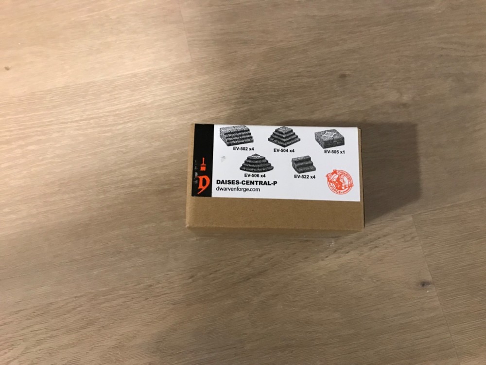 Dwarven Forge 5-A135-P Daises Central New Painted