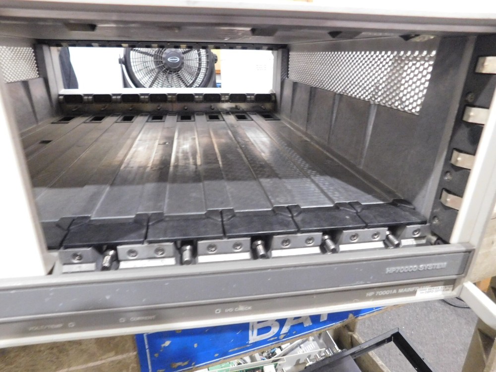 HP7000 System Model: 70001A MainFrame Only. No Modules