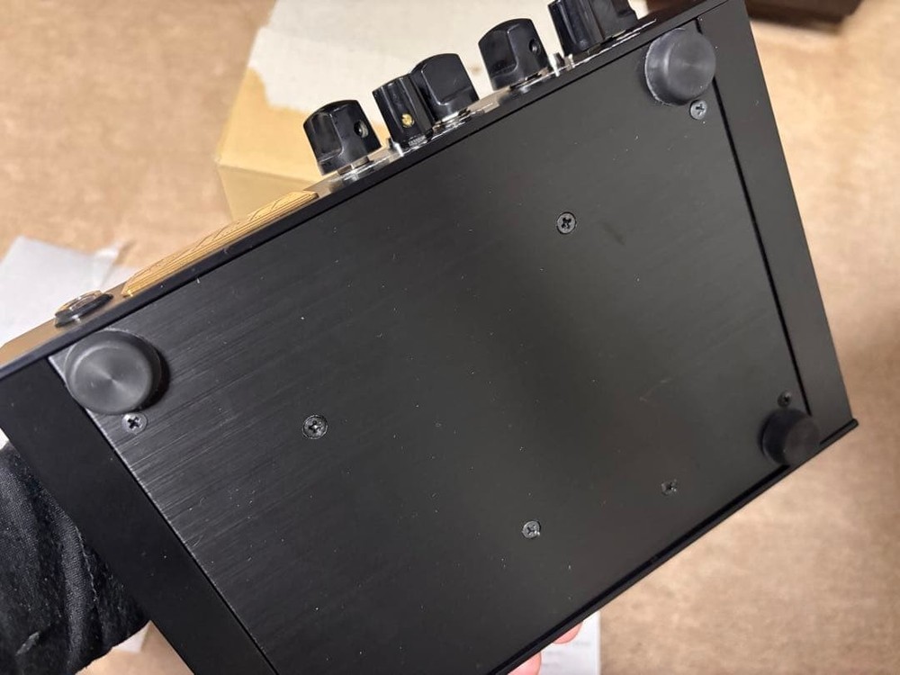 Ultimate Comp II bass compressor half rack size