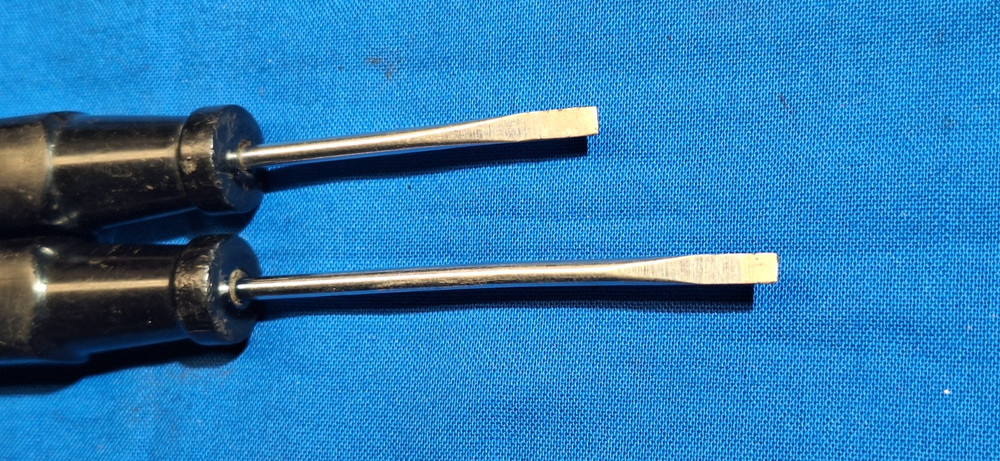 Vintage Snap-On 2pc precision screwdriver set SSDE42 & SSDE43 black handles