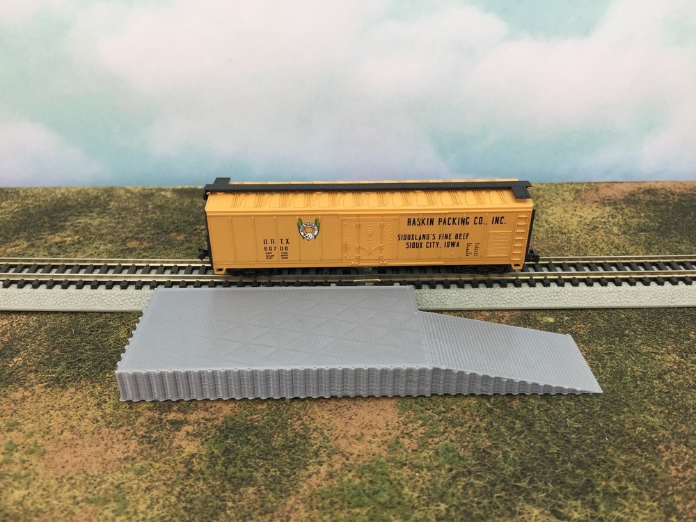 Long Loading Platform Dock with Ramp - N Scale 1:160 - No Assembly Required!
