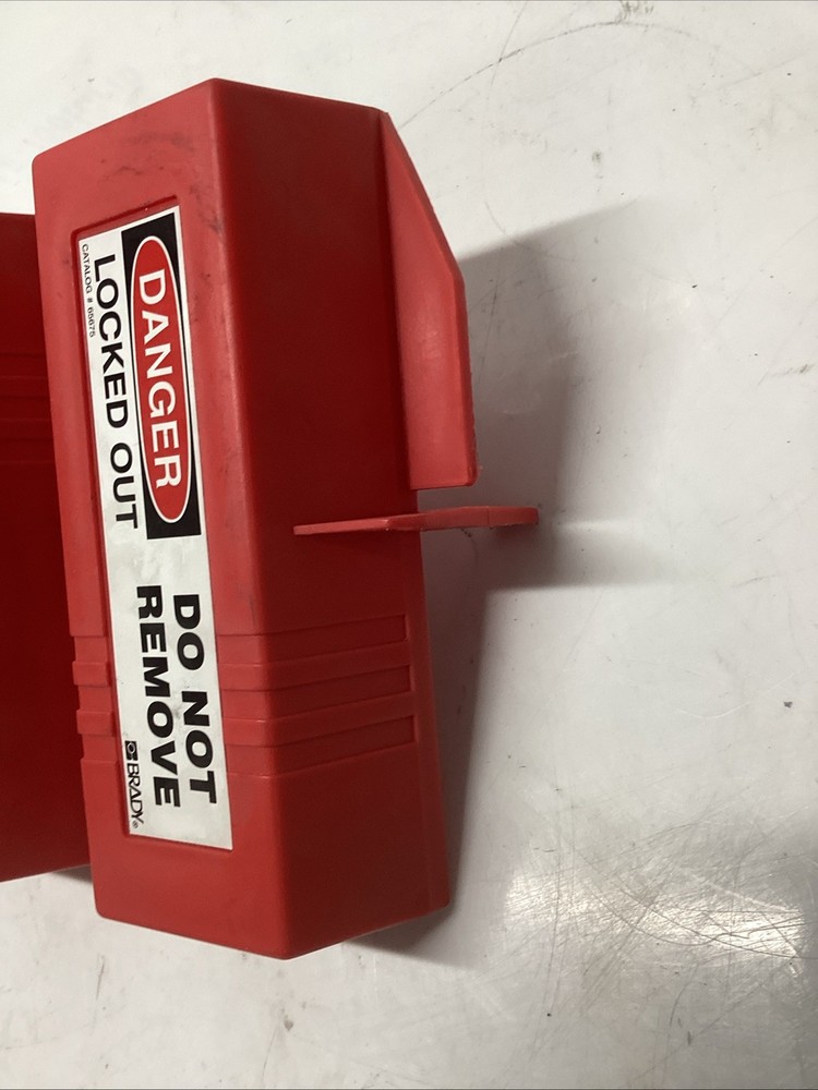Brady 65675 Plug Lockout. U-699